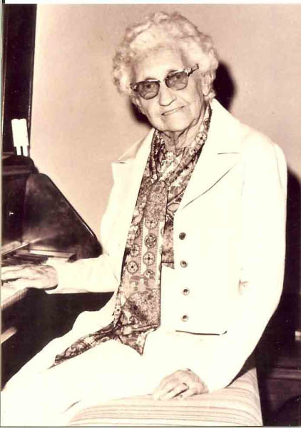pic-103-mom-browne-age-90-w